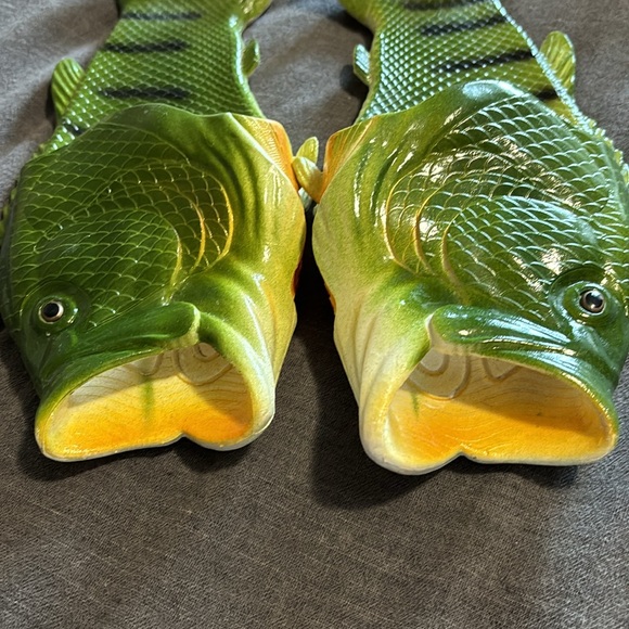 Coddies Rubber Fish Shoes Mens Sz 14-15 Green Bass Fish Fun Gift EUC - Picture 2 of 6